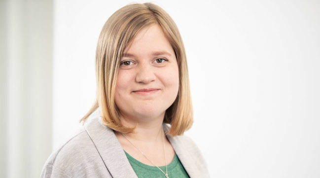 Mitarbeiterin im BSI (Quelle: Bundesamt für Sicherheit in der Informationstechnik / Fotograf Markus Feger) Mitarbeiterin im BSI