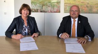 VDA-Präsidentin Hildegard Müller und BSI-Präsident Arne Schönbohm (Quelle: BSI) VDA-Präsidentin Hildegard Müller und BSI-Präsident Arne Schönbohm