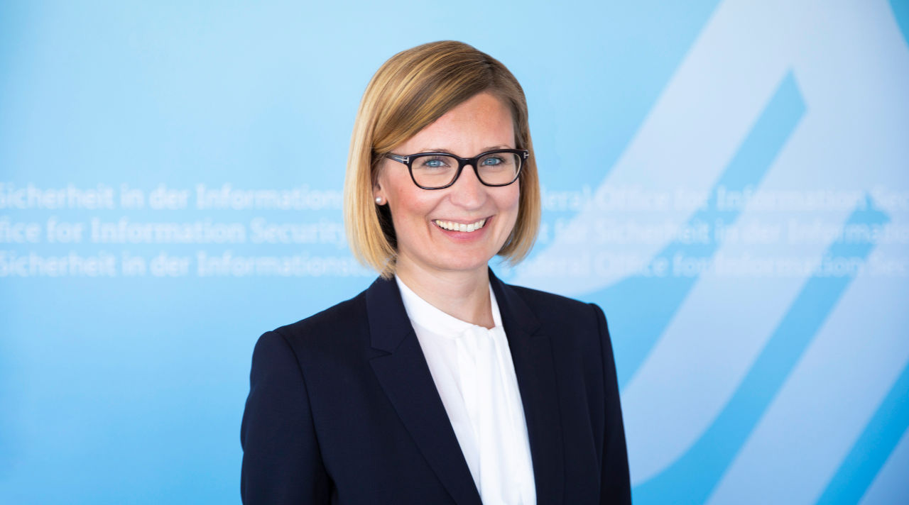 Fachbereichsleiterin BL 2 Kundenmanagement und Recht (Quelle: BSI) Fachbereichsleiterin BL 2 Kundenmanagement und Recht