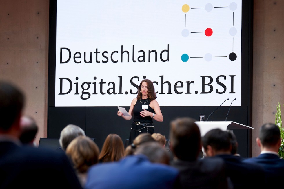 Moderatorin Ines Schieferdecker (Quelle: Henning Schacht) Moderatorin Ines Schieferdecker (Bild hat eine Langbeschreibung)