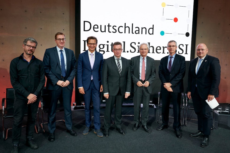 Gruppenfoto der Referenten (Quelle: Henning Schacht) Gruppenfoto der Referenten (Bild hat eine Langbeschreibung)