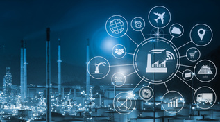 Industrie im Hintergrund, blau gehalten, Grafik mit verbundenen Kreisen, die verschiedene Piktogramme enthalten, im Vordergrund (Quelle: © nirutft / fotolia.com) Industrie im Hintergrund, blau gehalten, Grafik mit verbundenen Kreisen, die verschiedene Piktogramme enthalten, im Vordergrund