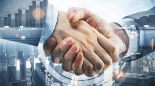 Zwei Hände schütteln sich vor einem digitalen Hintergrund (Quelle: © peshkov / Fotolia.com) Zwei Hände schütteln sich vor einem digitalen Hintergrund