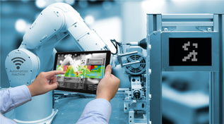 Industrieroboter wird mit Tablet gesteuert (Quelle: © zapp2photo / Fotolia.com) Industrieroboter wird mit Tablet gesteuert